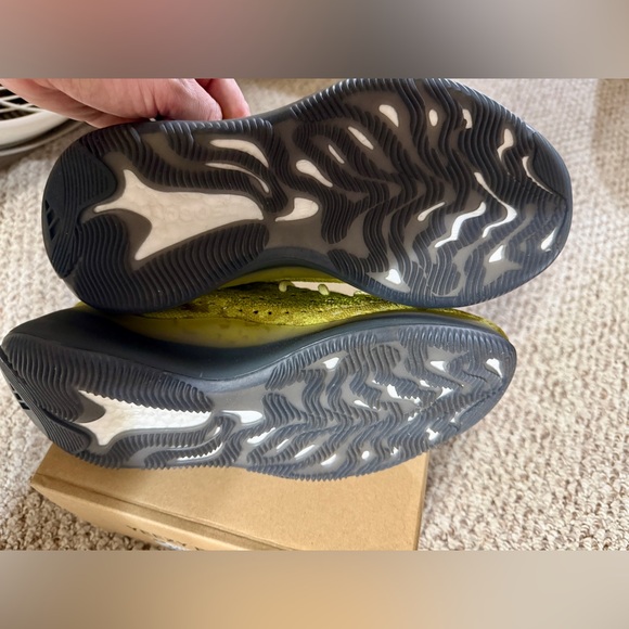 Yeezy 380 Hylte - Size 10 - Picture 3 of 6